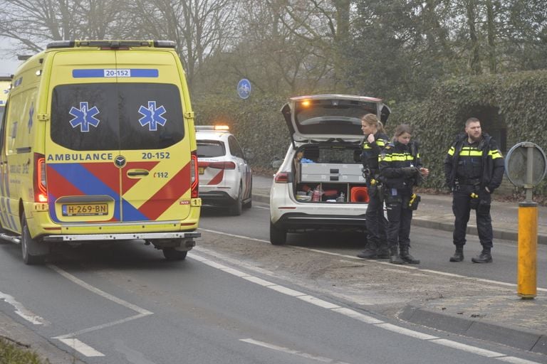 Meisje gewond na aanrijding met vrachtwagen (foto: Perry Roovers/SQ Vision).