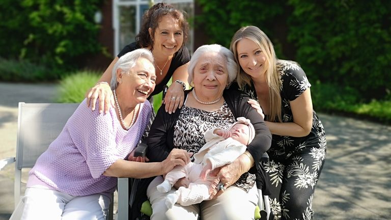 De vijf generaties samen op de foto (foto: Ferenc Triki)