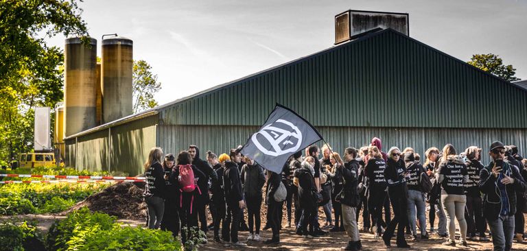 Tientallen dierenactivisten demonstreerden in 2019 bij een varkensboederij in Boxtel (Foto: Rob Engelaar).