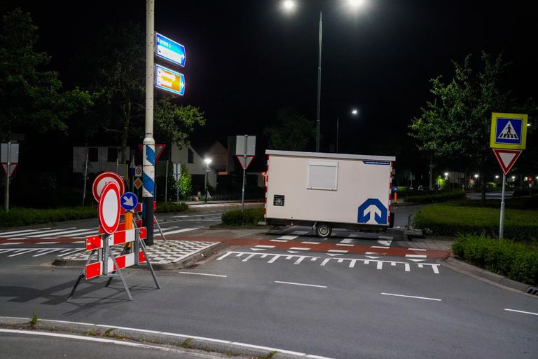 Een bouwkeet werd midden op de weg gezet (foto: Dave Hendriks/SQ Vision).