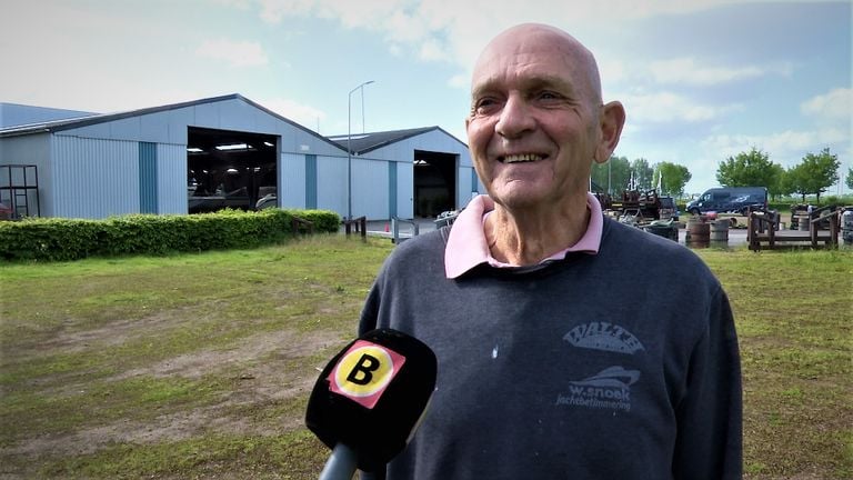 Huib Snoek die in Drimmelen de loods en lift beschikbaar stelt voor de studenten. (foto: Raoul Cartens)