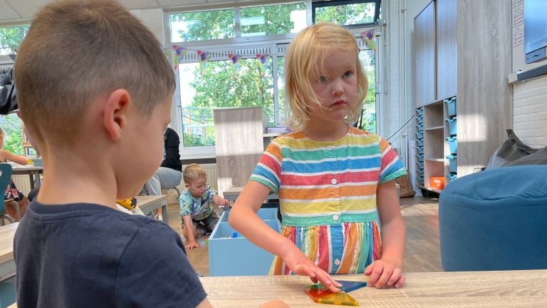 35 kinderen in Oostelbeers begonnen op een nieuwe school (foto: Rogier van Son).