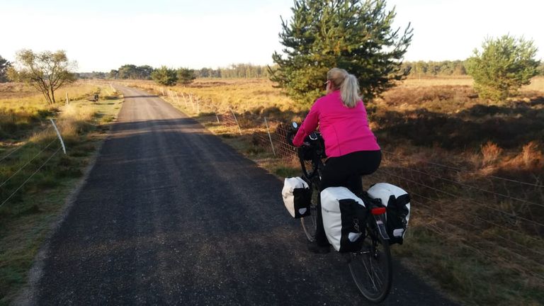 Angela fietste van Eindhoven naar Singapore (foto: Angela Viljeer)