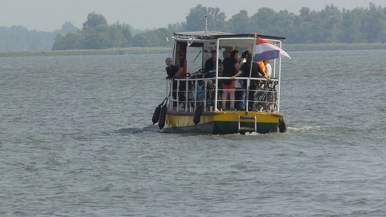 't Leeuweveerke varend van Lage Zwaluwe naar de Biesbosch 