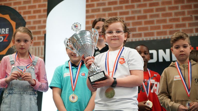 Mason (10) is de beste dronepiloot van Tilburg (foto: Rochelle Moes). 