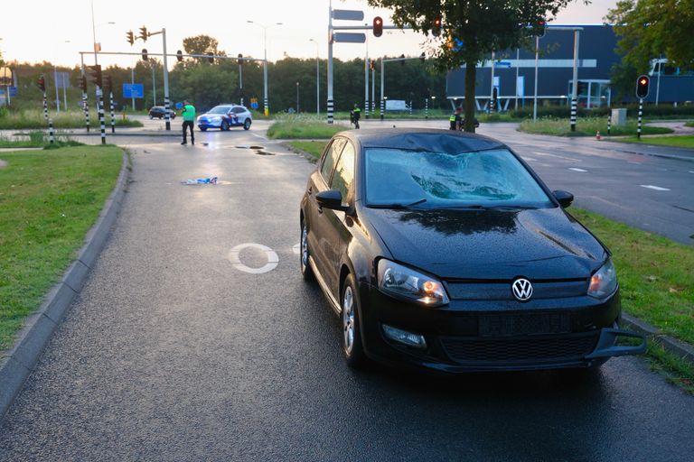 De fietser werd geschept door een automobilist (foto: Sander van Gils/SQ Vision).