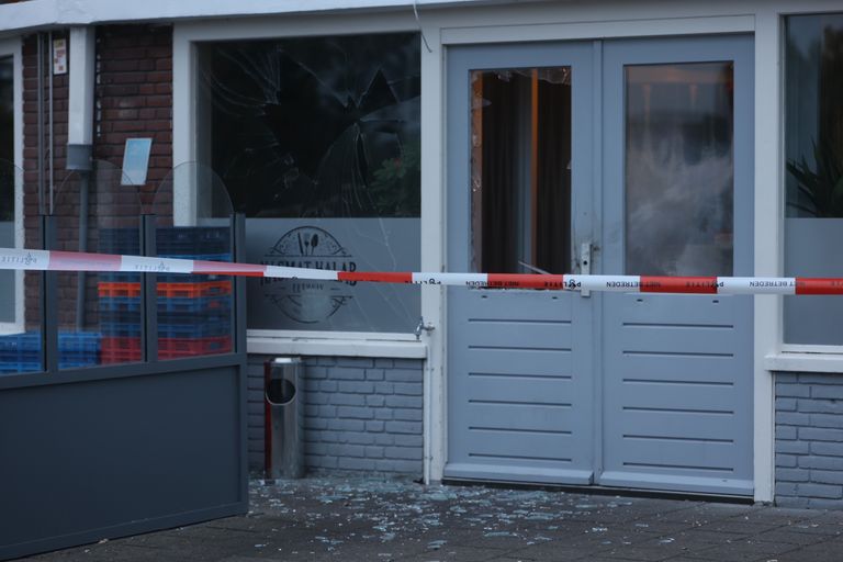 De explosie vond rond halfvijf zaterdagnacht plaats (foto: Bart Meesters).