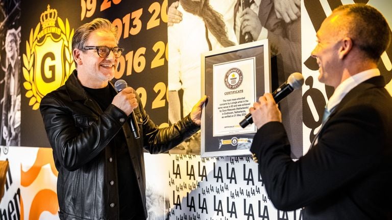 Guus Meeuwis krijgt een vermelding in het Guinness Book of World Records (foto: ANP).