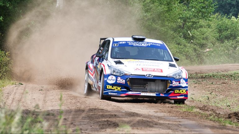 Regerend Nederlands kampioen Bob de Jong in de Hyundai (foto: Henrico Fotografie) 