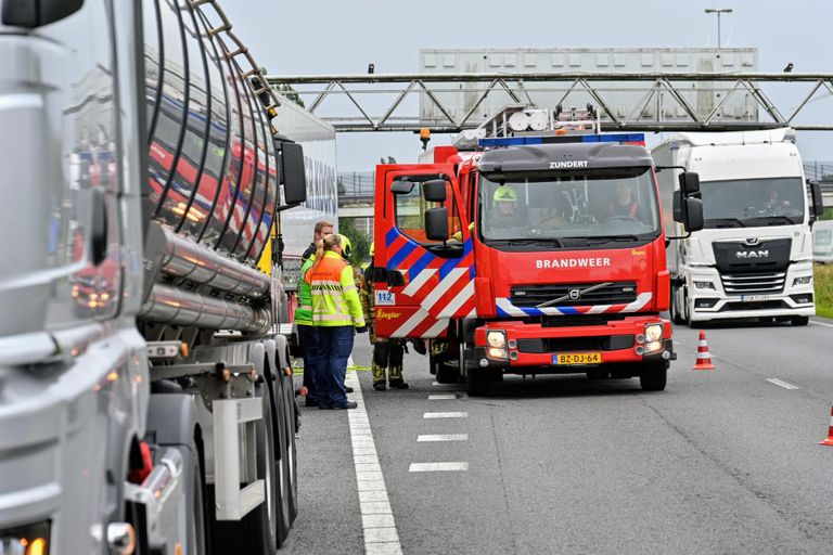 Ongeluk met twee vrachtwagens (foto: Tom van der Put/SQ Vision).