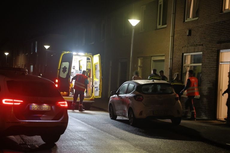 Politie en ambulance werden ingeschakeld na de steekpartij in Boxmeer (foto: Persbureau SK-Media/SQ Vision).