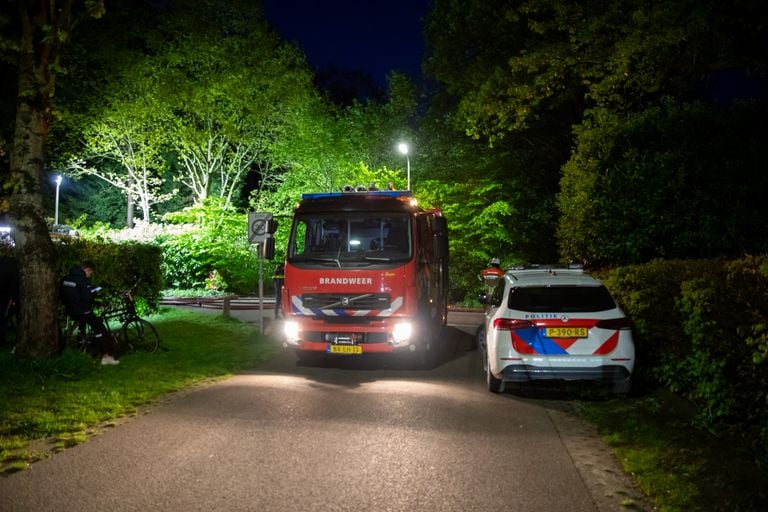 Rond halftien zondagavond kwam de melding van de brand binnen bij de brandweer (foto: Christian Traets/SQ Vision).