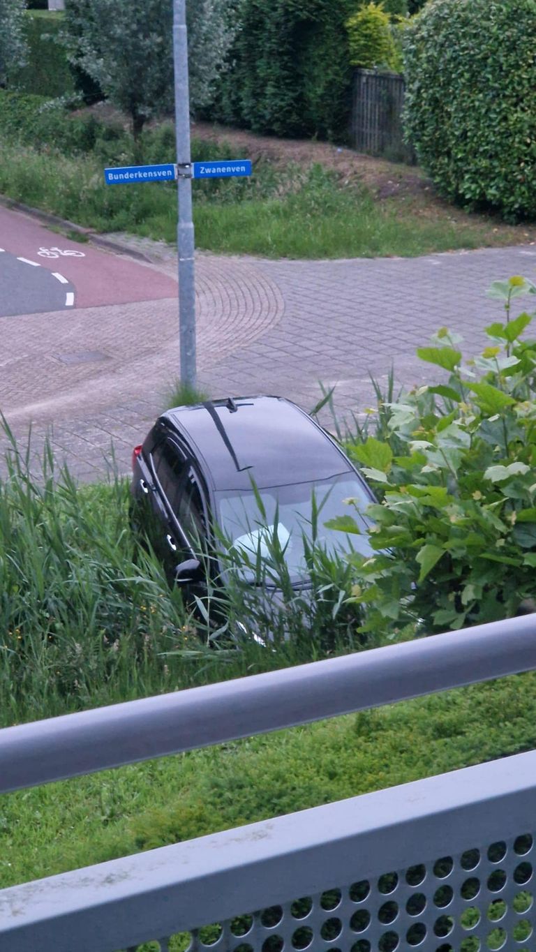 Het ging mis op de T-splitsing van het Zwanenven met de Bunderkensven in Eindhoven.