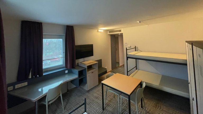 Een van de kamers waar de asielzoekers verblijven (foto: Omroep Brabant). 