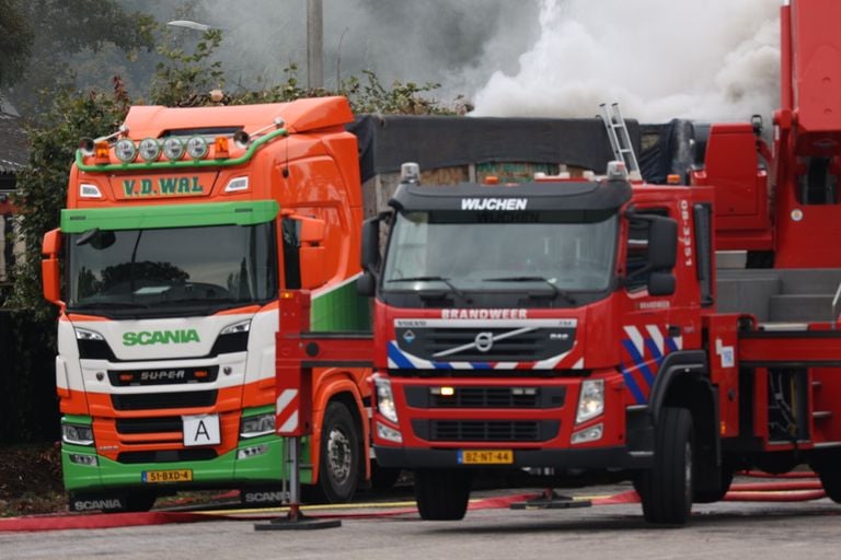 De vrachtwagen zou accu's vervoeren (foto: Marco van den Broek/SQ Vision).