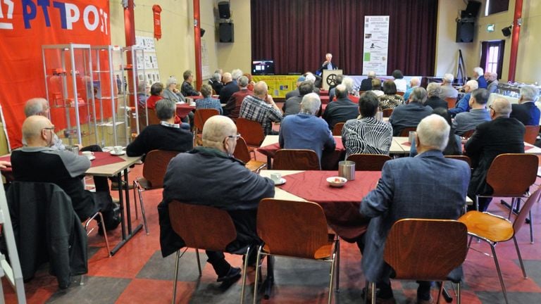 Ledenavond van postzegelvereniging Philatron Drunen/Elshout (Foto: Philatron) 