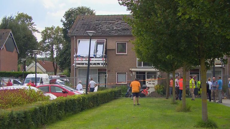 Het appartementencomplex is afgezet (foto: Omroep Brabant).