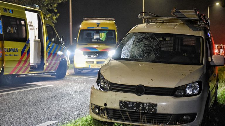 Na de aanrijding rukten de hulpdiensten massaal uit (foto: Jack Brekelmans/SQ Vision).