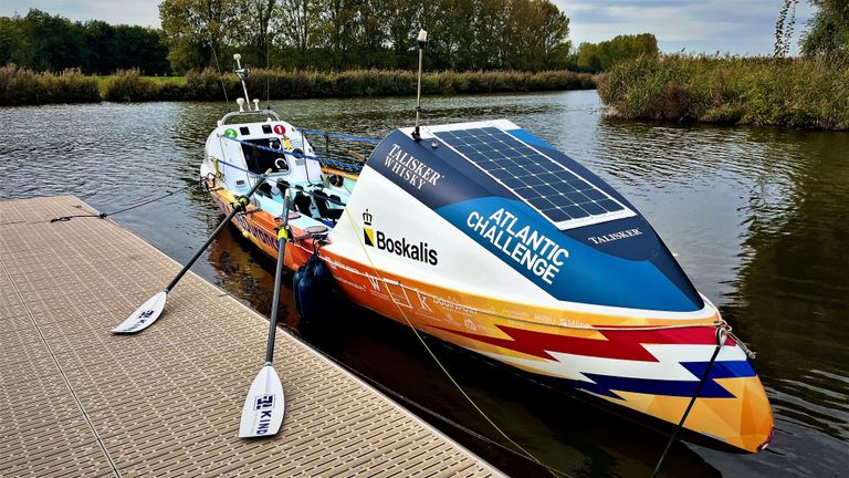 Bovenop de cabine zijn zonnepanelen geplaatst. (foto: Raoul Cartens)