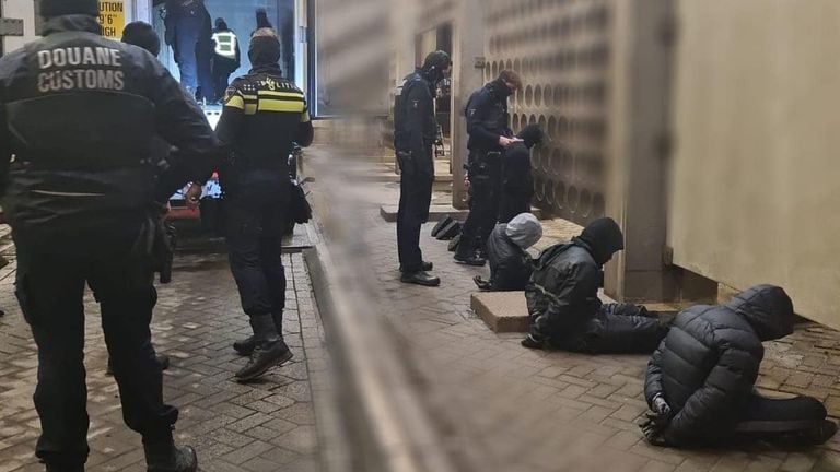 Twee Tilburgse uithalers zijn opgepakt in de Rotterdamse haven (foto: Zeehavenpolitie Rotterdam).