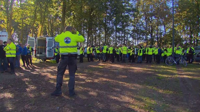 Vrijwilligers Veteranen Search Team verzamelen zich