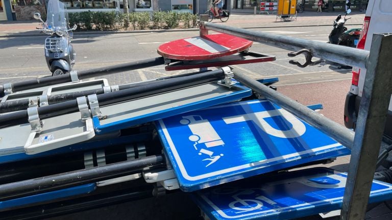 Tilburgse verkeersborden maken plaats voor kermisattracties (foto: Omroep Brabant).