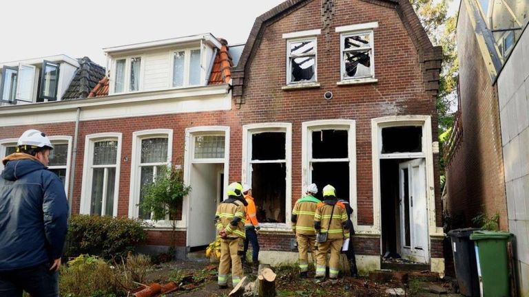 De uitgebrande woning aan de Taalstraat (foto: Bart Meesters / SQ Vision)