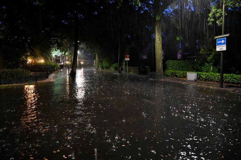 De straten staan blank in Oisterwijk (foto: Jeroen Stuve/SQ Vision).