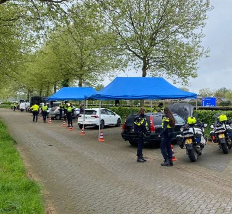 De verkeerscontrole vond dinsdag plaats aan de Oude Rijksweg in Best (foto: Instagram politie Best-Oirschot).