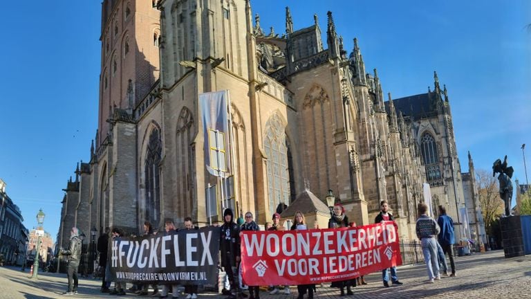 Demonstratie bij de Sint-Janskathedraal in Den Bosch (foto: Abel Heijkamp)