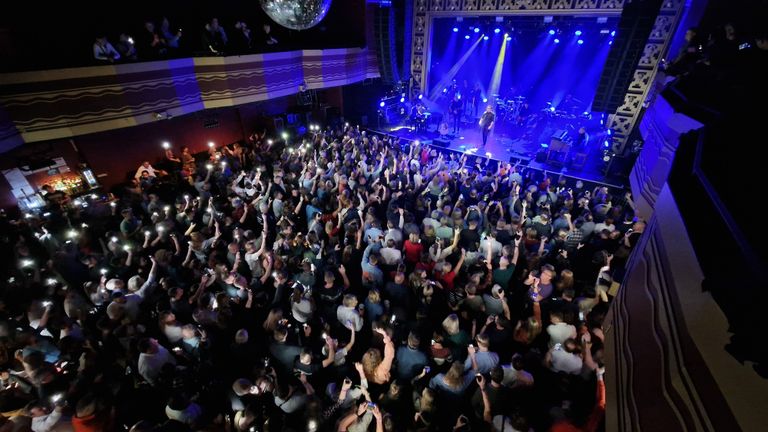 Guus Meeuwis in de Webster Hall (foto: Noël van Hooft)