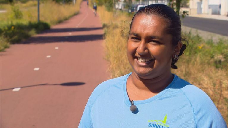 Shama gaat vol voor de 5 kilometer tijdens de Singelloop.