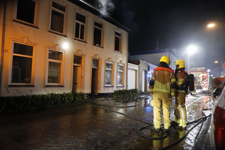 Man gewond bij brand in huis in Oudenbosch (foto: Christian Traets/SQ Vision).