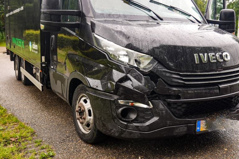 Vermoedelijk zag de automobilist de vrachtauto over het hoofd.