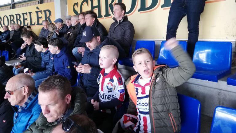 Ook de kinderen van Lars zijn fanatiek Willem II-fan (foto; Lars Jansen).