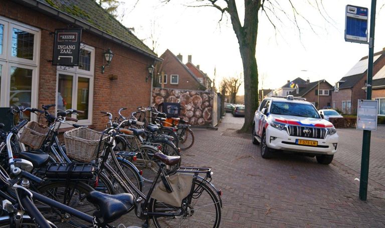 De inbreker kwam de brasserie binnen via de zijkant van het gebouw, aan de Achterstraat (foto: Bart Meesters). 