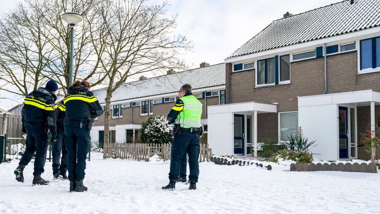 Mogelijk drugslab gevonden in huis Zevenbergen (Foto: Marcel van Dorst/SQ Vision).