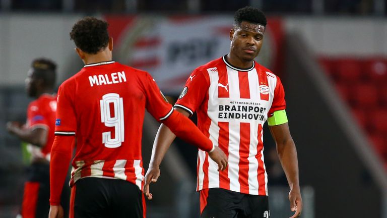 Denzel Dumfries is een van de vele spelers die de afgelopen wedstrijden ontbrak bij PSV (foto: Orange Pictures).