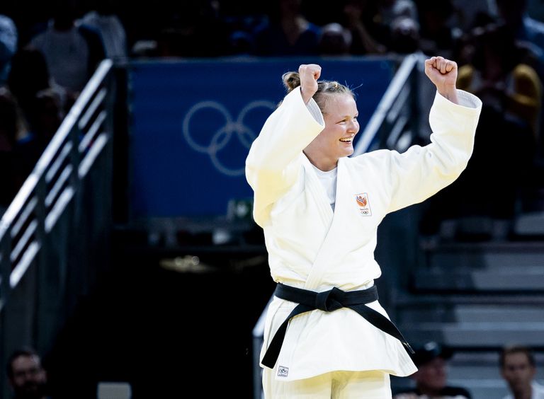 Judoka Sanne van Dijke in actie op de Olympische Spelen (foto: ANP 2024/Remko de Waal).