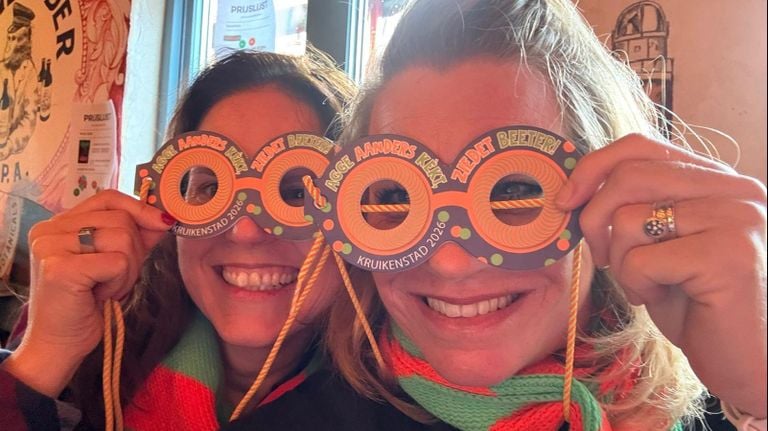 Het winnend Kruikenstads embleem van 2025 in kettingvorm (privéfoto). 