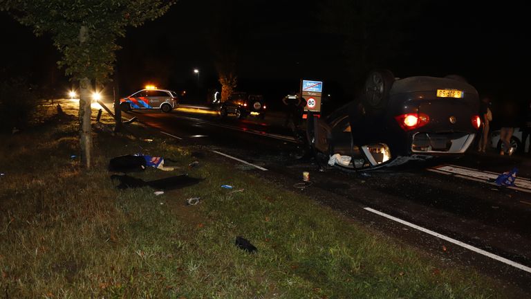 De jongeren veroorzaakten een ravage op de weg bij Oeffelt (foto: SK-Media).