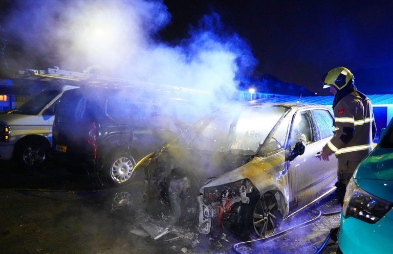 Mensen in de buurt hoorden een explosie voordat de brand uitbrak (foto: Bart Meesters).