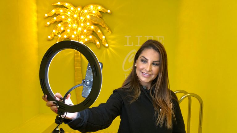 Michelle Dubbelboer maakt filmpjes voor TikTok (foto: Omroep Brabant).