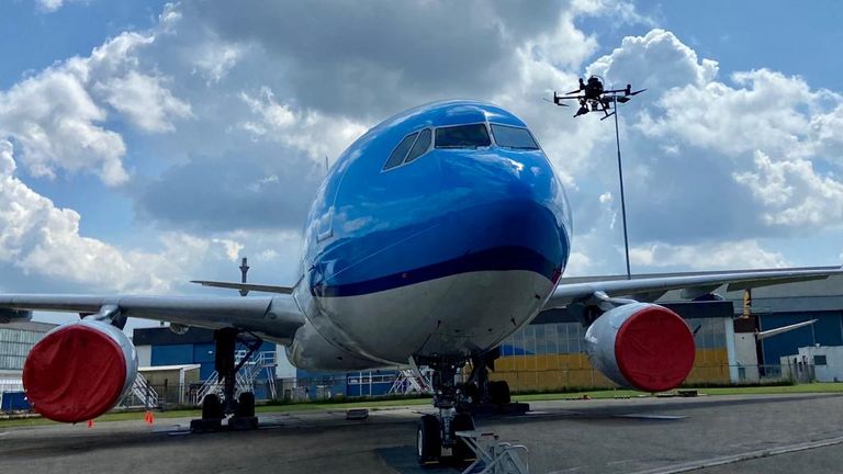 Beschadigingen aan het vliegtuig blijven niet onopgemerkt door de drone (foto: Erik Peeters).