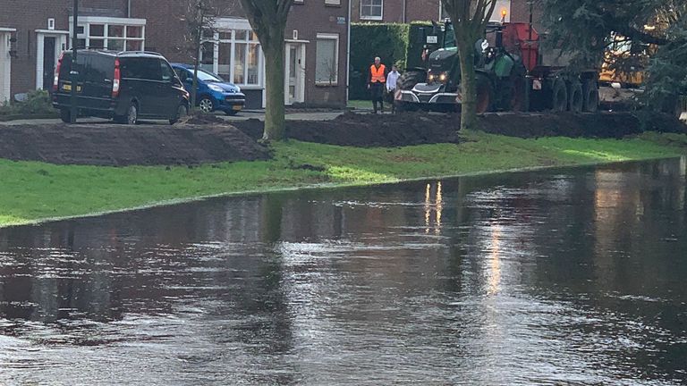 Het water in De Dommel staat hoog in Sint-Oedenrode.