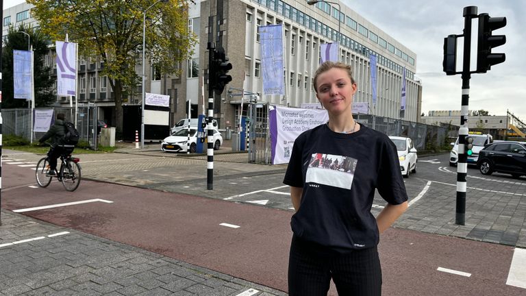 Lara dans un de ses T-shirts (photo : Rogier van Son).