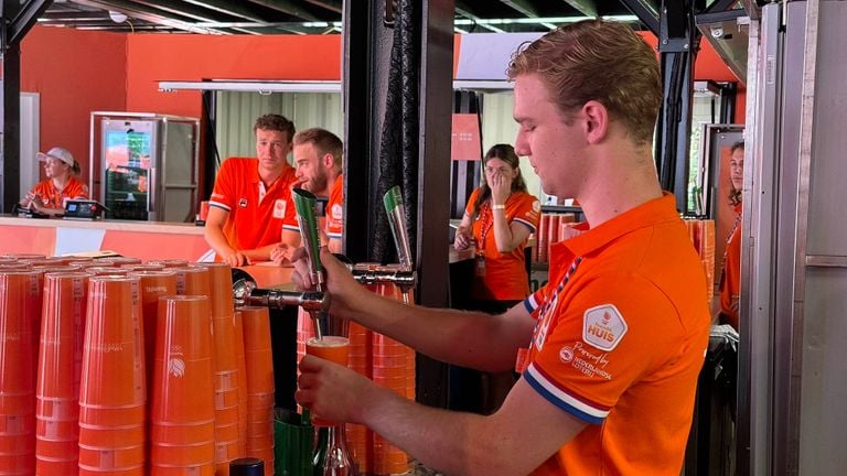 Thijs hoopt vooral de hockeyers aan zijn bar te krijgen (foto: Manon Snoeren).