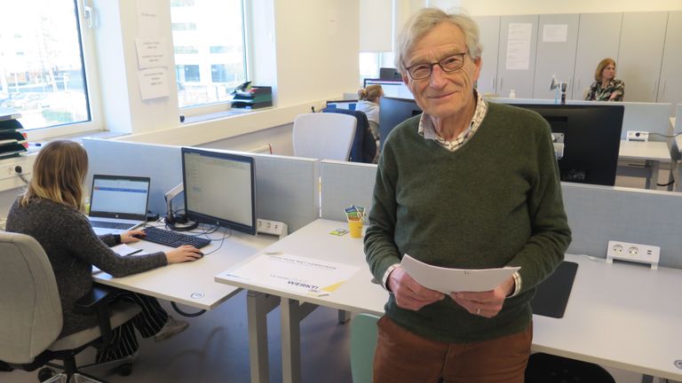 Gepensioneerd arts Gerard Megens (70) uit Nuenen meldde zich bij de GGD (foto: Joris van Duin).