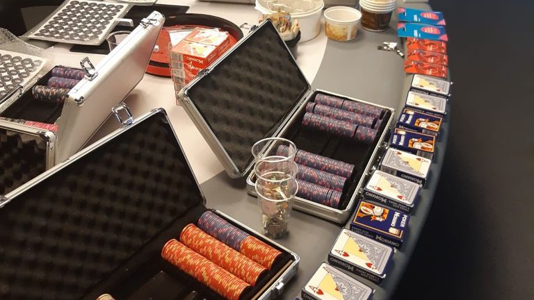 Het casino dat de politie in de kelder van het huis ontdekte (foto: politie).