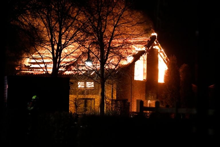 Appartementen door brand verwoest (Foto: Christian Traets/SQ Vision)